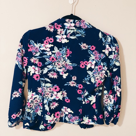 Pretty Floral Summer Blazer - Picture 2 of 3